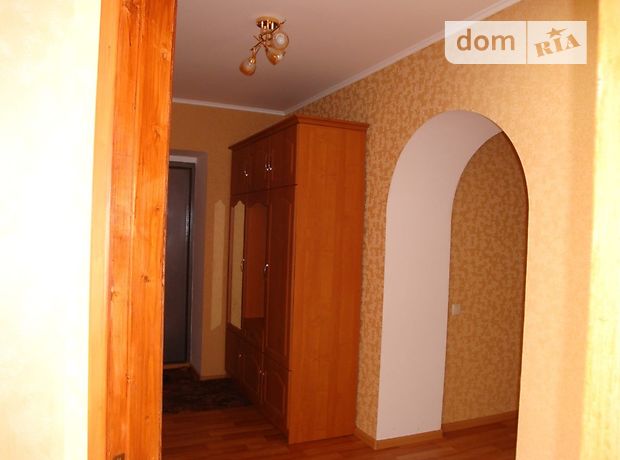 Rent an apartment in Cherkasy on the lane Dniprovskyi per 6500 uah. 