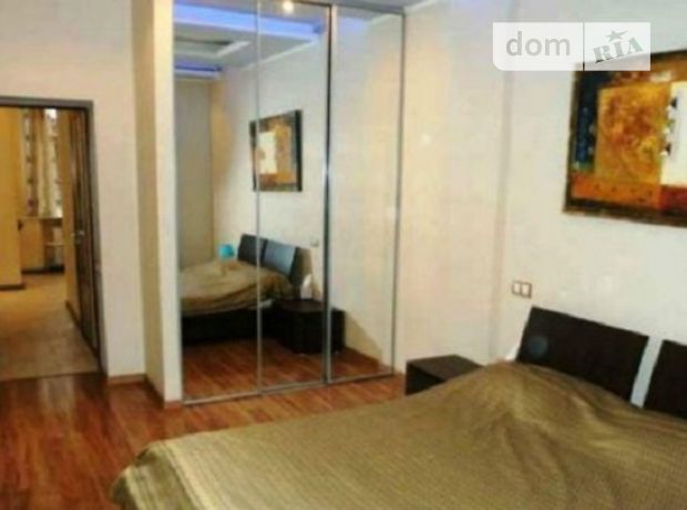 Rent an apartment in Kyiv on the St. Derevlianska 16 per 15000 uah. 