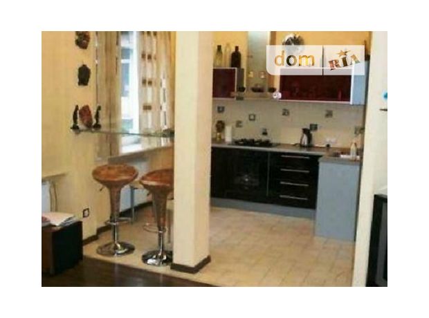 Rent an apartment in Kyiv on the St. Derevlianska 16 per 15000 uah. 