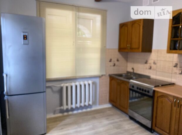 Rent a house in Kyiv on the St. Michurina per 9000 uah. 