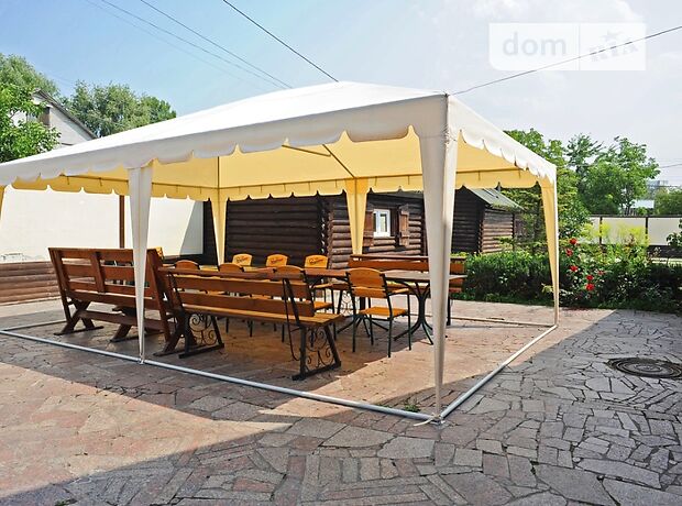 Rent daily a house in Kyiv on the St. Sadova 4 per 4000 uah. 
