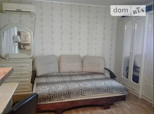 Rent an apartment in Mariupol on the St. Budivelnykiv 82 per 3000 uah. 