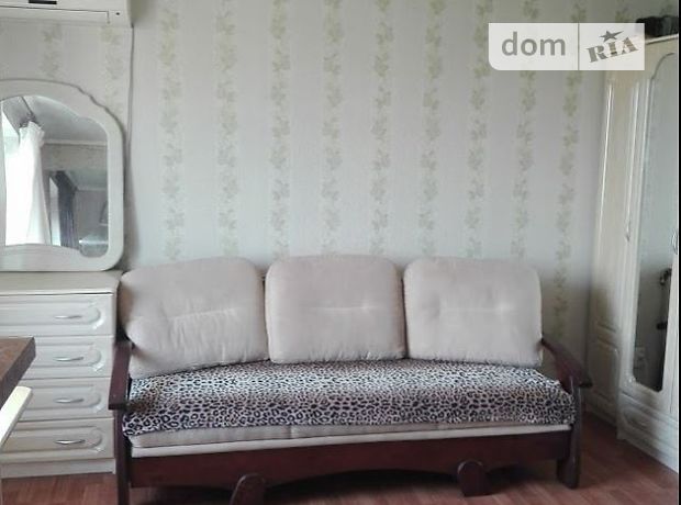 Rent an apartment in Mariupol on the St. Budivelnykiv 82 per 3000 uah. 
