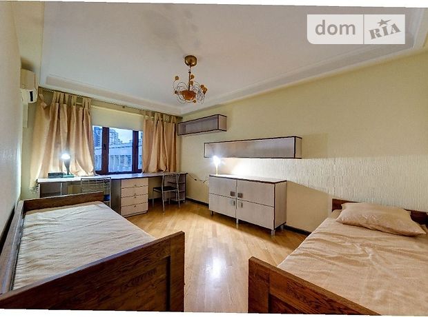 Снять квартиру в Киеве на Печерская площадь 4 за 21000 грн. 