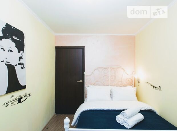Rent daily an apartment in Kyiv near Metro Vokzalna per 500 uah. 