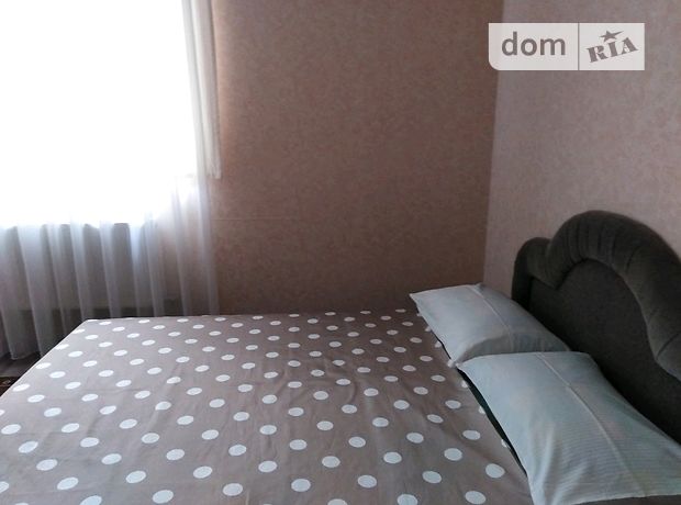 Rent daily an apartment in Kropyvnytskyi on the St. Komarova per 350 uah. 
