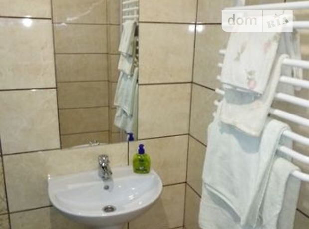 Rent daily an apartment in Kropyvnytskyi on the St. Komarova per 350 uah. 
