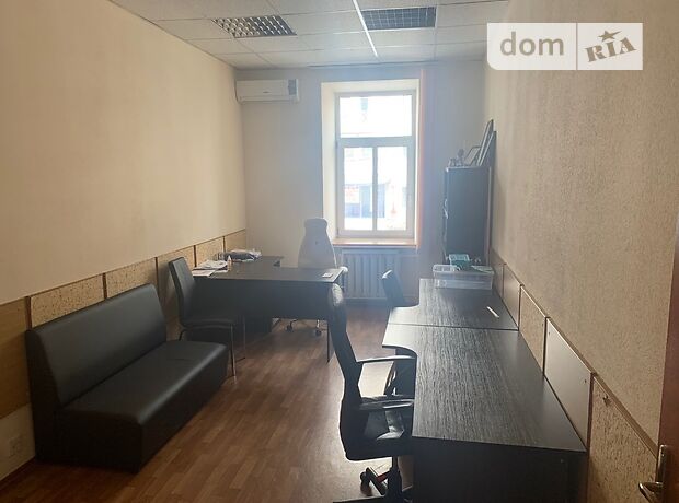 Rent an office in Kyiv on the Peremohy square per 11280 uah. 