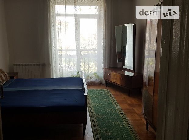 Rent an apartment in Zhytomyr on the St. Velyka Berdychivska per 5500 uah. 