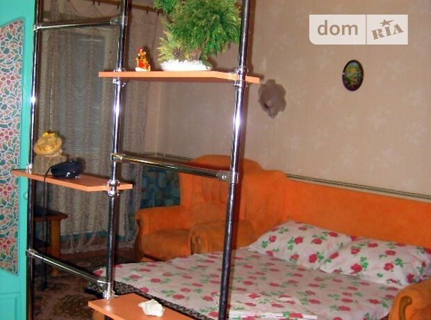 Rent an apartment in Nikopol per 3000 uah. 
