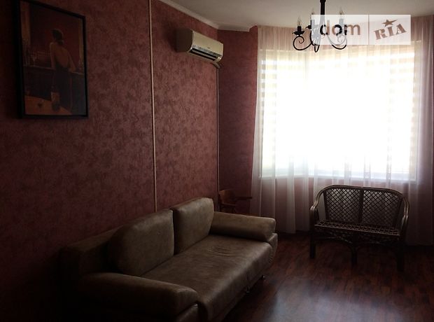 Rent an apartment in Odesa on the St. Serednofontanska per 8508 uah. 