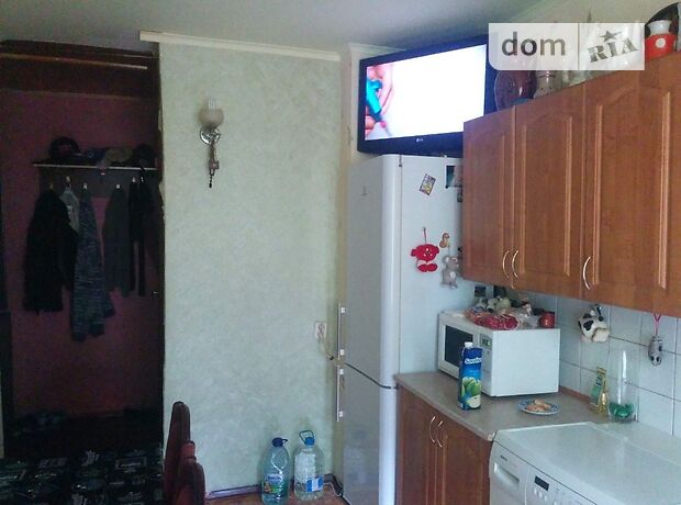 Rent a room in Kyiv on the St. Hetmana Vadyma per 3500 uah. 