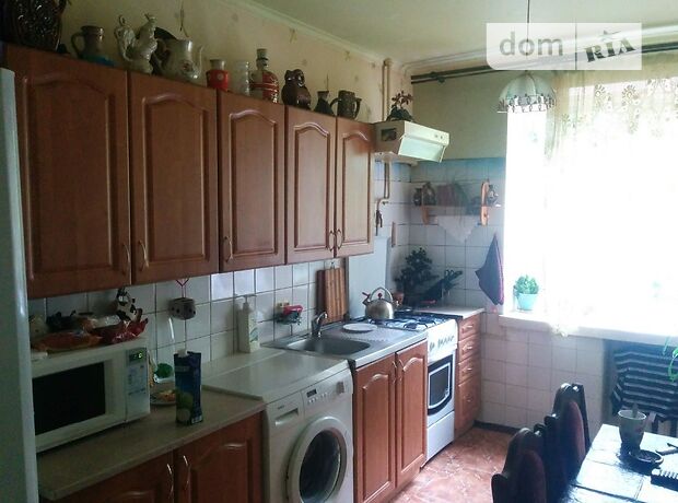 Rent a room in Kyiv on the St. Hetmana Vadyma per 3500 uah. 