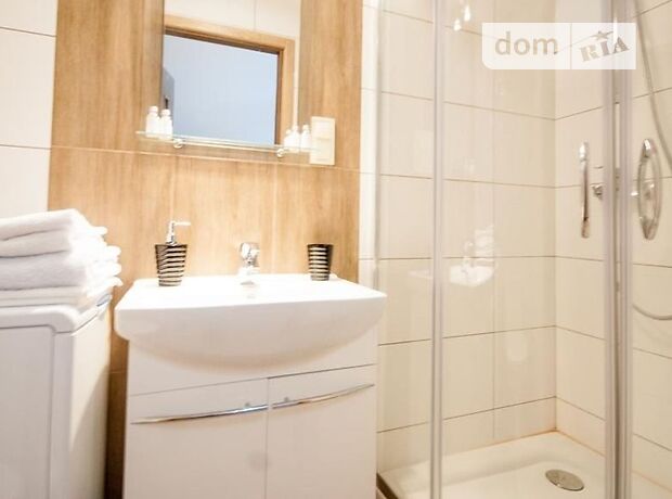 Rent daily an apartment in Kyiv on the St. Sribnokilska per 800 uah. 