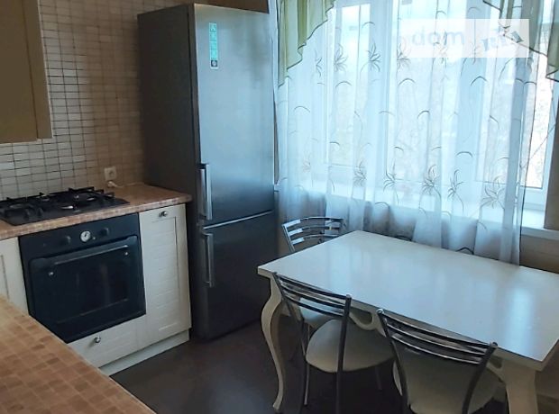 Rent an apartment in Kyiv on the St. Yanusha Korchaka per 15000 uah. 