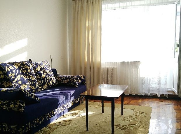 Rent daily an apartment in Zaporizhzhia on the St. Zestafonska per 450 uah. 