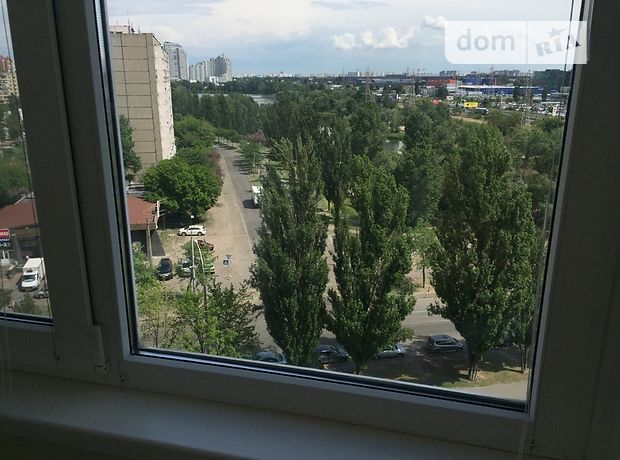 Rent an apartment in Kyiv near Metro Petrivka per 18717 uah. 