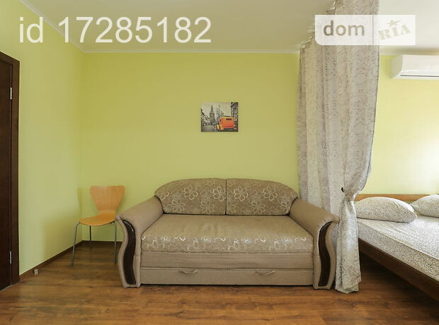 Rent daily an apartment in Kyiv on the St. Simi Kulzhenkiv 31а per 600 uah. 