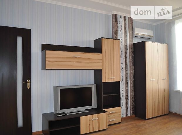 Rent an apartment in Kyiv on the St. Bohatyrska per 11500 uah. 