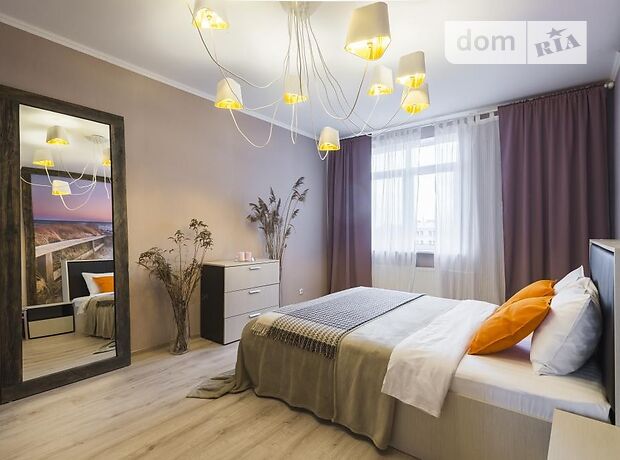 Rent daily an apartment in Kyiv on the St. Voskresenska per 700 uah. 
