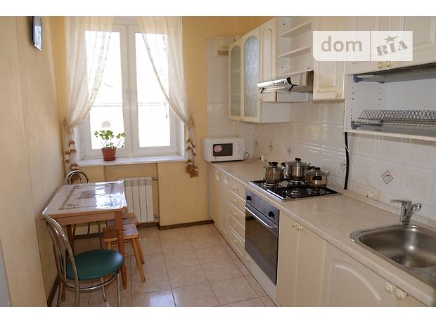 Rent an apartment in Kyiv on the St. Sichovykh Striltsiv 13000 per 13000 uah. 