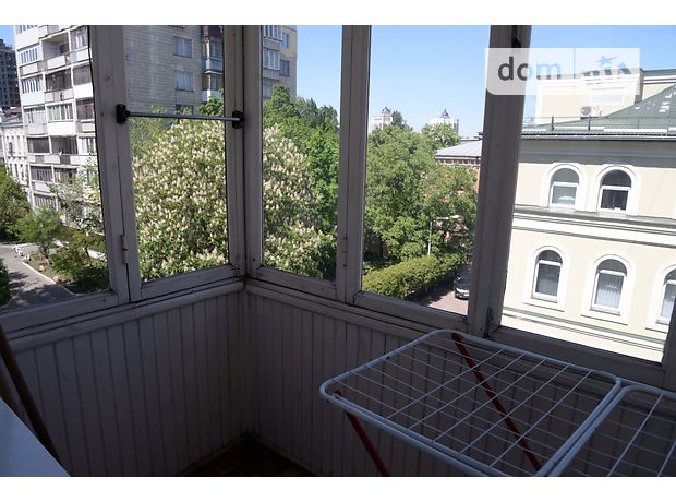 Rent an apartment in Kyiv on the St. Sichovykh Striltsiv 13000 per 13000 uah. 