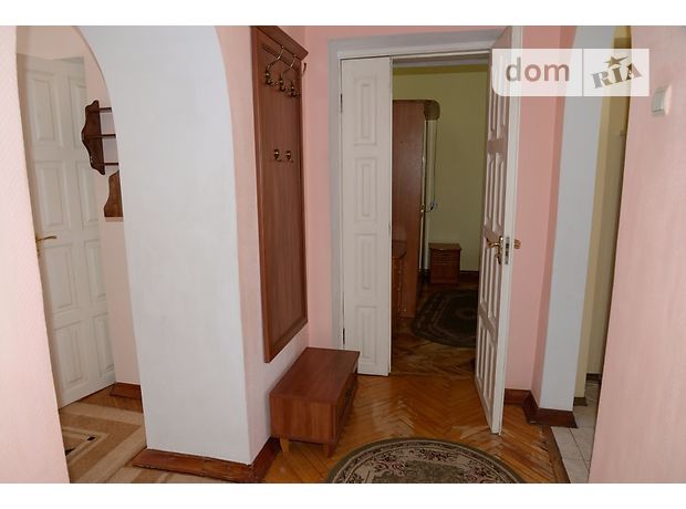 Rent an apartment in Kyiv on the St. Sichovykh Striltsiv 13000 per 13000 uah. 