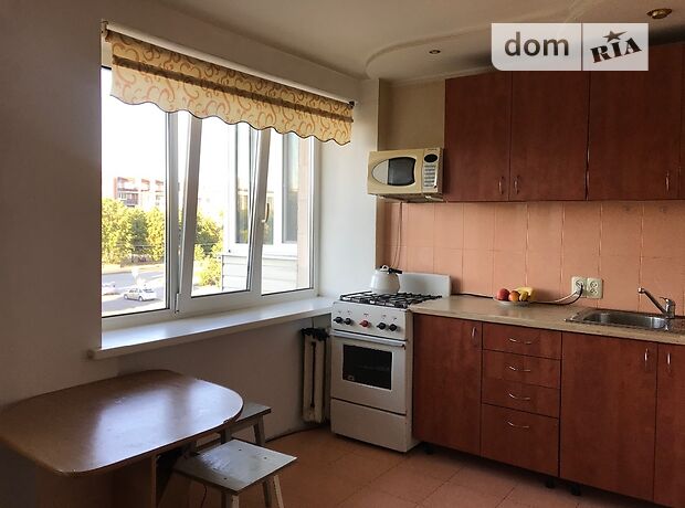 Rent an apartment in Cherkasy on the Blvd. Shevchenka per 5500 uah. 