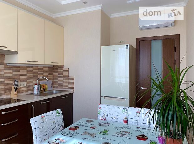 Rent daily an apartment in Odesa on the St. Henuezka per 950 uah. 