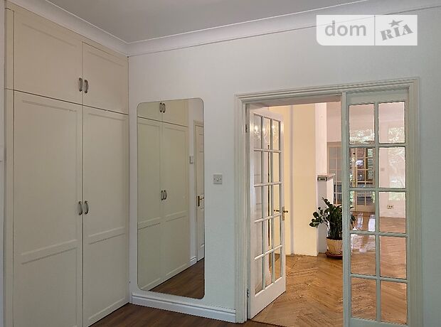 Rent a house in Kyiv near Metro Ipodrom per 135870 uah. 