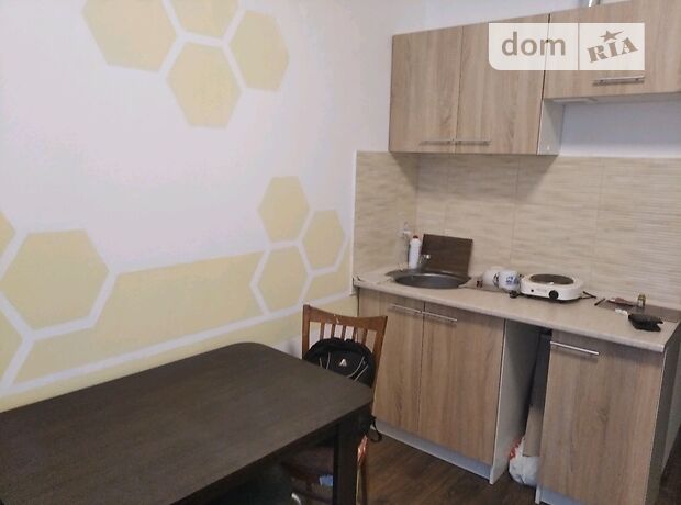 Rent an apartment in Odesa on the St. 40 rokiv Oborony Odesy 37 per 3500 uah. 