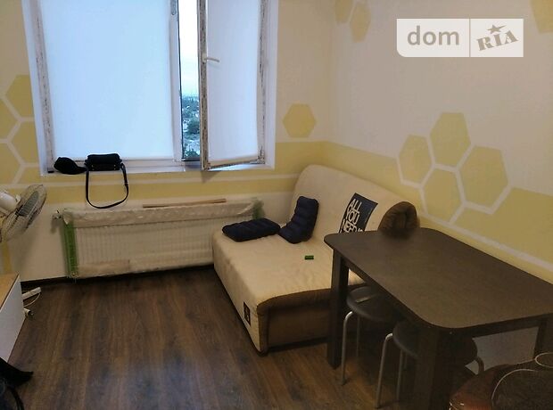 Rent an apartment in Odesa on the St. 40 rokiv Oborony Odesy 37 per 3500 uah. 