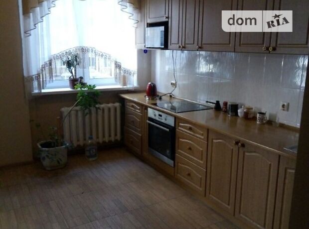 Rent a room in Kyiv on the St. Akhmatovoi Anny per 4000 uah. 