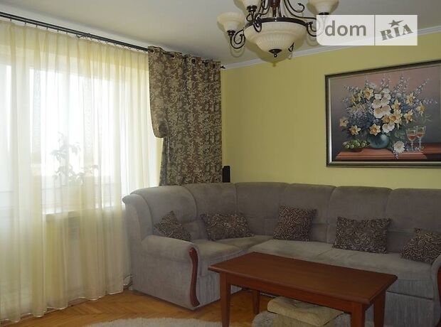 Rent an apartment in Lutsk on the St. Mazepy hetmana 14 per 5500 uah. 