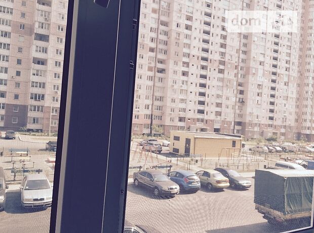 Rent an apartment in Kyiv on the St. Zdolbunivska per 12813 uah. 