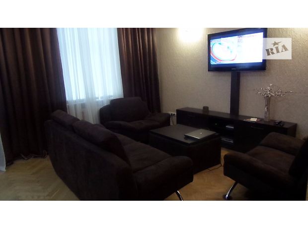Rent daily an apartment in Kyiv on the St. Mykhailivska per 1200 uah. 