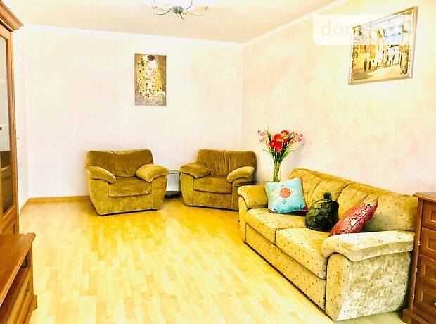 Rent daily an apartment in Kyiv on the St. Revutskoho per 750 uah. 