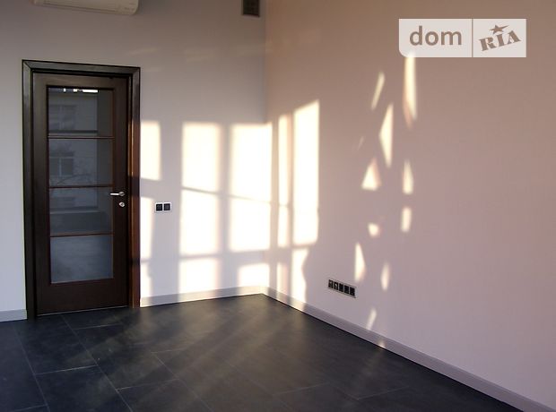 Rent an office in Lutsk on the St. Vynnychenka per 6369 uah. 