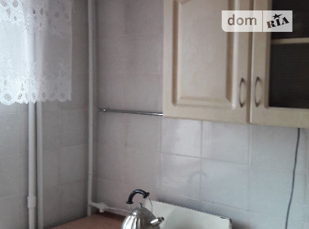 Rent an apartment in Rivne on the St. Solomii Krushelnytskoi per 4500 uah. 