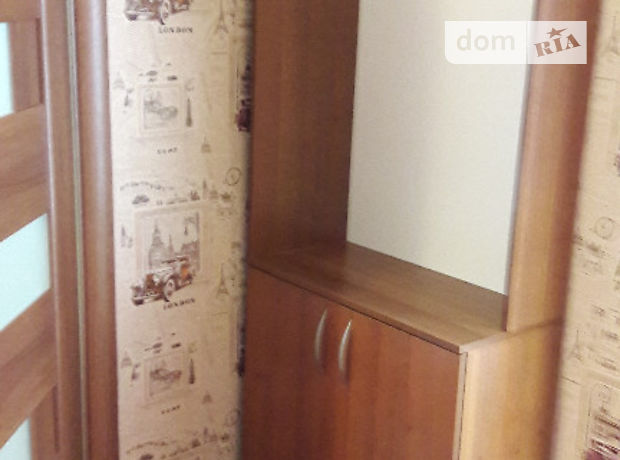Rent an apartment in Rivne on the St. Solomii Krushelnytskoi per 4500 uah. 