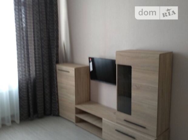 Rent an apartment in Kyiv on the St. Svitlytskoho per 8500 uah. 