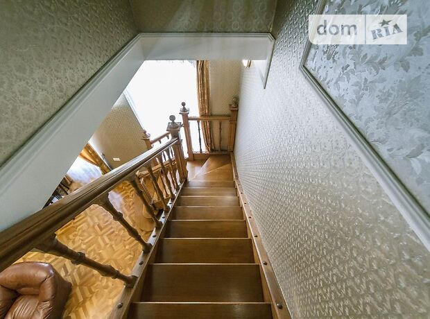 Rent daily an apartment in Kyiv on the St. Zhylianska per 2500 uah. 