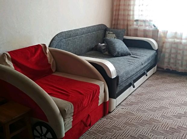 Rent a room in Kyiv on the lane Chervonyi 15-20 per 4000 uah. 