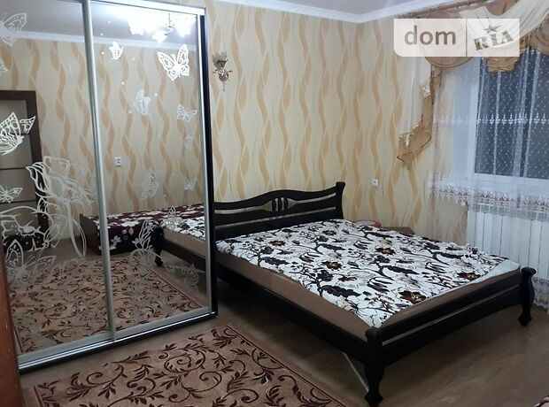 Rent daily an apartment in Uman on the lane Proizzhyi 20 per 600 uah. 