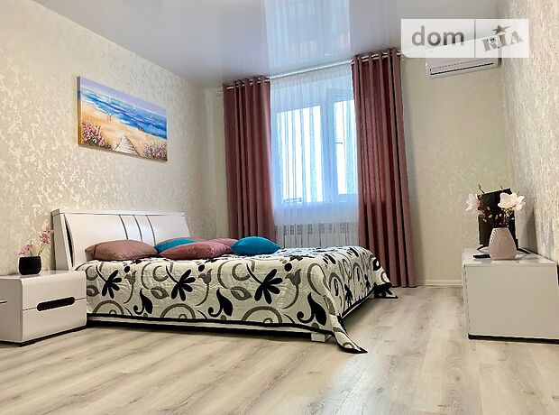 Rent daily an apartment in Vinnytsia on the Avenue Kotsiubynskoho 43а per 650 uah. 