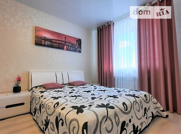 Rent daily an apartment in Vinnytsia on the Avenue Kotsiubynskoho 43а per 650 uah. 