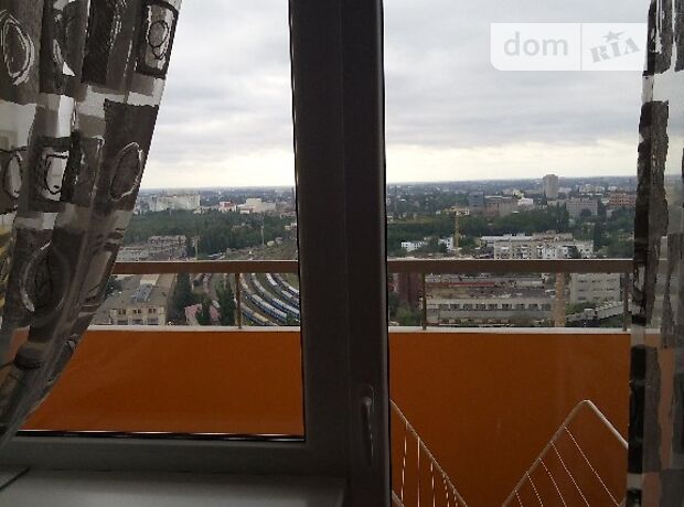 Rent an apartment in Odesa on the St. Serednofontanska 35 per 9000 uah. 