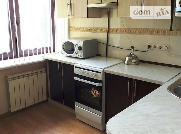 Зняти подобово квартиру в Києві на вул. Ділова 7 за 800 грн. 