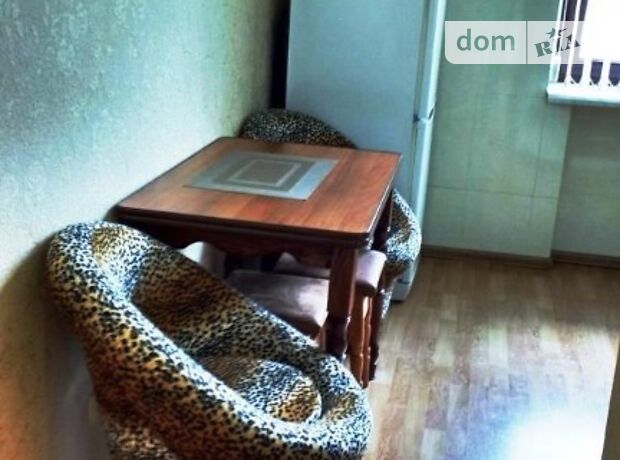 Rent daily an apartment in Kyiv on the St. Dilova 7 per 800 uah. 