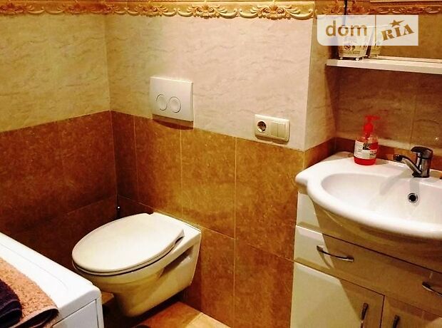 Rent daily an apartment in Kyiv on the St. Dilova 7 per 800 uah. 
